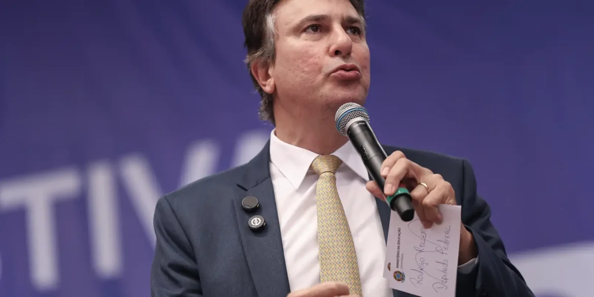 ministro-da-educacao-diz-que-professor-tem-que-ser-bem-remunerado ministro-da-educacao-diz-que-professor-tem-que-ser-bem-remunerado