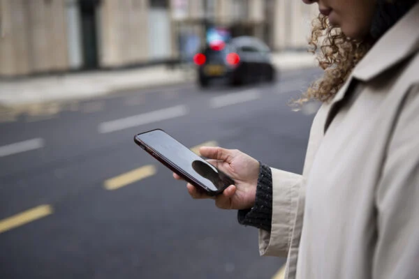 mais-da-metade-da-populacao-evita-usar-celular-na-rua-por-medo-de-roubo,-aponta-datafolha mais-da-metade-da-populacao-evita-usar-celular-na-rua-por-medo-de-roubo,-aponta-datafolha
