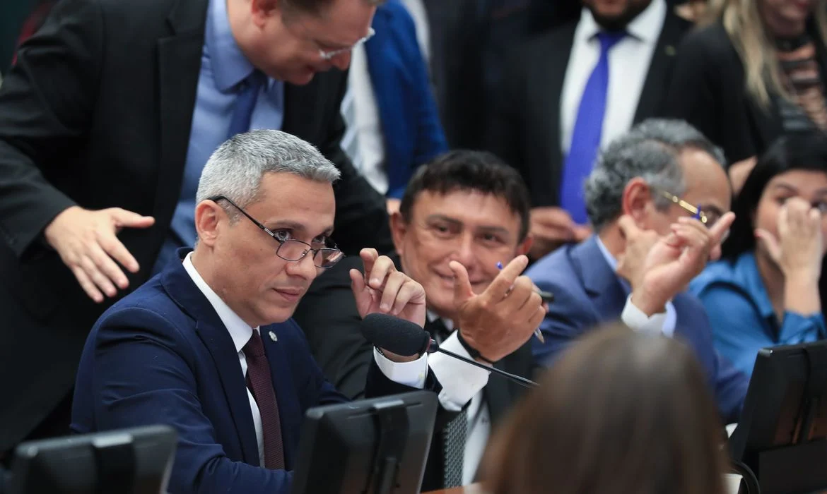camara-aprova-suspensao-de-acao-no-stf-contra-gustavo-gayer camara-aprova-suspensao-de-acao-no-stf-contra-gustavo-gayer
