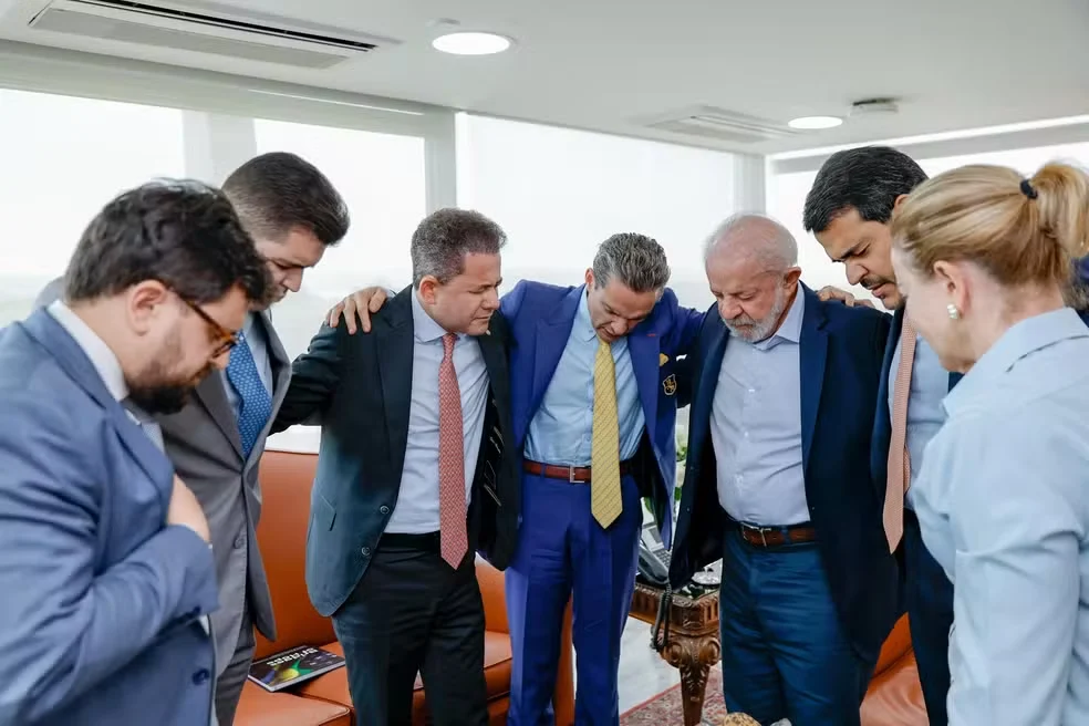 lula-recebe-pastores-evangelicos-no-planalto-com-participacao-de-messias,-favorito-ao-stf lula-recebe-pastores-evangelicos-no-planalto-com-participacao-de-messias,-favorito-ao-stf