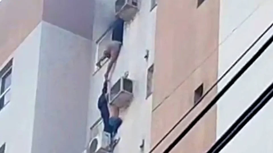 advogada-que-salvou-familia-de-incendio-no-pr-esta-em-estado-gravissimo,-diz-hospital advogada-que-salvou-familia-de-incendio-no-pr-esta-em-estado-gravissimo,-diz-hospital