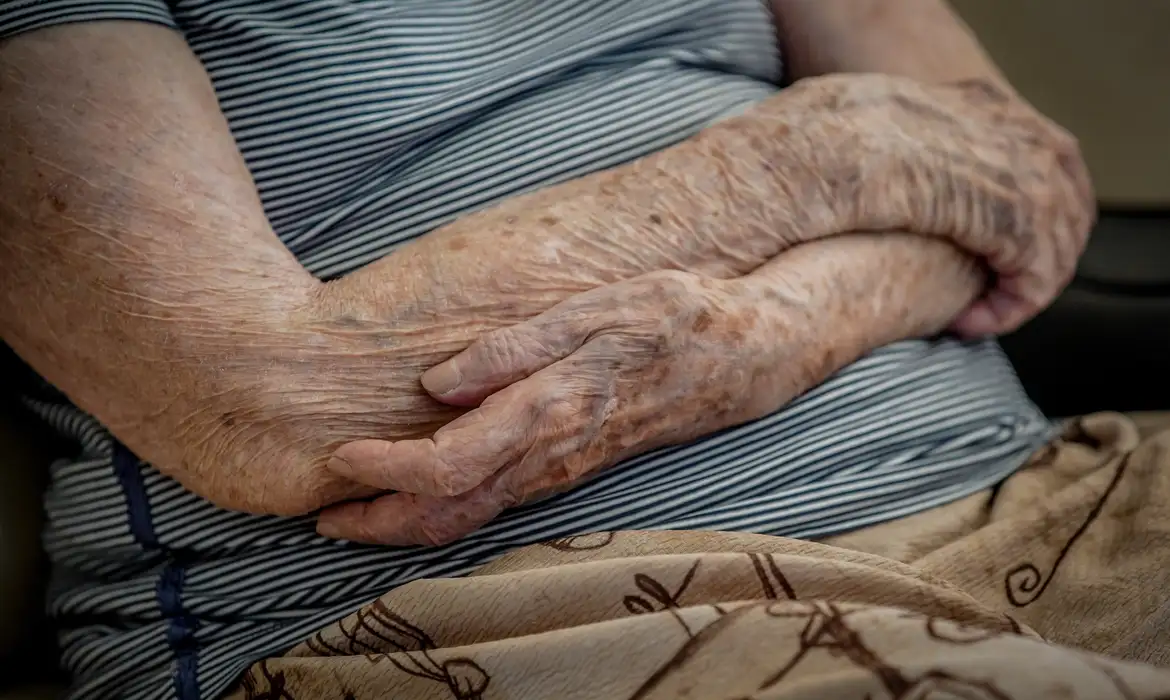 mulher-de-79-anos-e-resgatada-em-condicao-analoga-a-escravidao-apos-50-anos mulher-de-79-anos-e-resgatada-em-condicao-analoga-a-escravidao-apos-50-anos