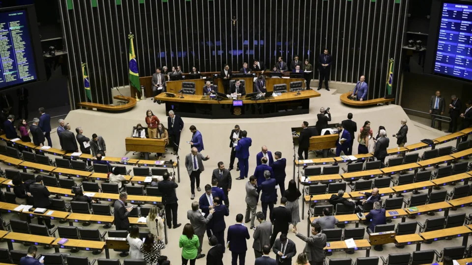 camara-enterra-a-anistia-e-foca-em-emendas-e-poder-mirando-2026 camara-enterra-a-anistia-e-foca-em-emendas-e-poder-mirando-2026