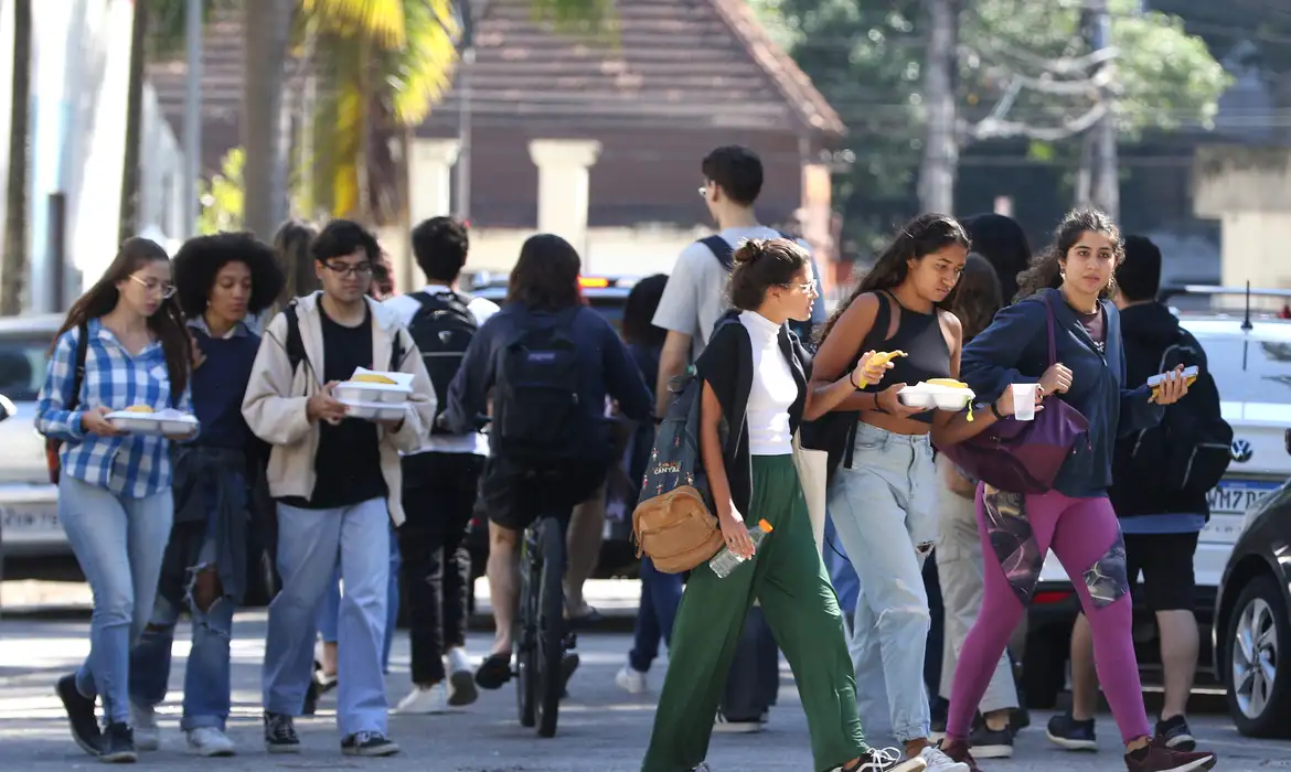 em-12-anos,-66,5%-dos-jovens-conseguiram-deixar-o-bolsa-familia em-12-anos,-66,5%-dos-jovens-conseguiram-deixar-o-bolsa-familia