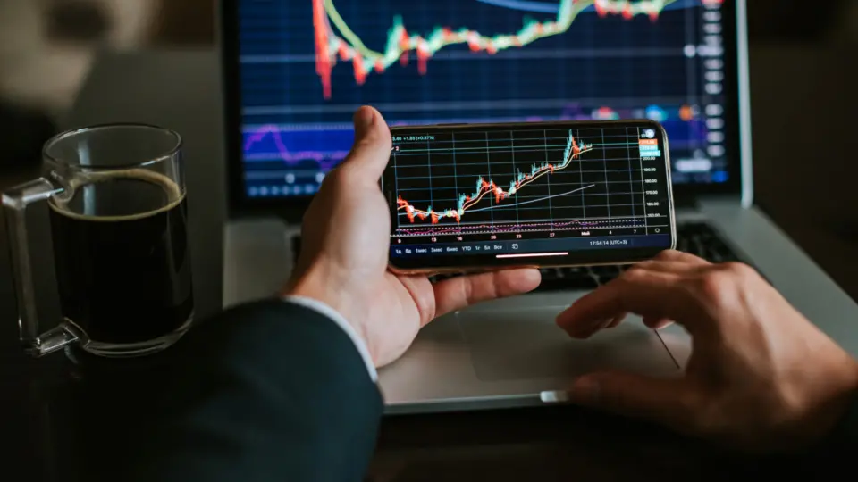 ibovespa-ignora-exterior-e-fecha-em-alta-puxado-por-vale,-petrobras-e-bancos ibovespa-ignora-exterior-e-fecha-em-alta-puxado-por-vale,-petrobras-e-bancos