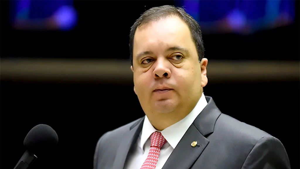 na-carona-do-‘amigo’:-elmar-nascimento-viajou-em-jatinho-atribuido-a-antonio-rueda na-carona-do-‘amigo’:-elmar-nascimento-viajou-em-jatinho-atribuido-a-antonio-rueda