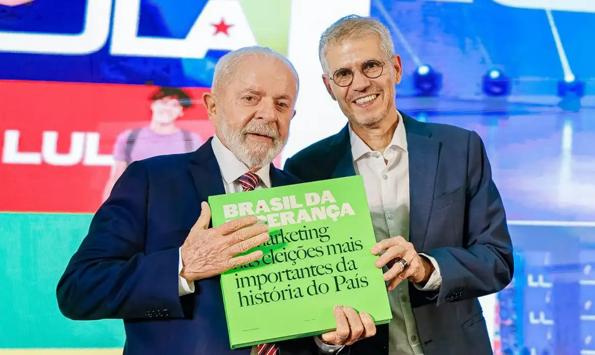 governo-lula-acerta-em-mudar-tom-na-comunicacao-nas-redes,-diz-analista governo-lula-acerta-em-mudar-tom-na-comunicacao-nas-redes,-diz-analista