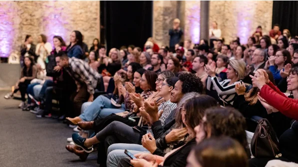 luiz-antonio-simas-e-lindener-pareto-participam-de-evento-literario-em-santos-(sp) luiz-antonio-simas-e-lindener-pareto-participam-de-evento-literario-em-santos-(sp)