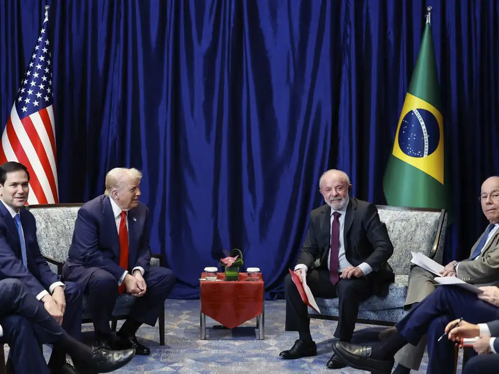 trump-perguntou-quanto-tempo-lula-ficou-preso-e-afirma-que-ele-foi-‘perseguido’,-diz-jornal trump-perguntou-quanto-tempo-lula-ficou-preso-e-afirma-que-ele-foi-‘perseguido’,-diz-jornal