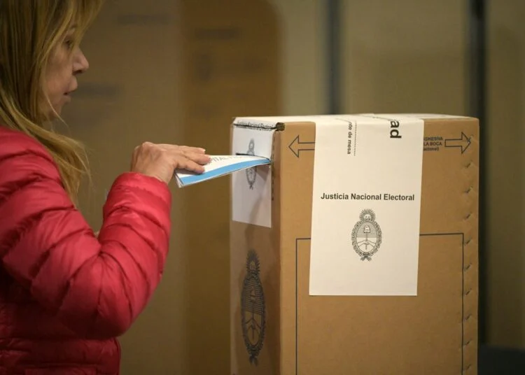 argentina-encerra-votacao-legislativa-com-baixa-participacao-de-eleitores