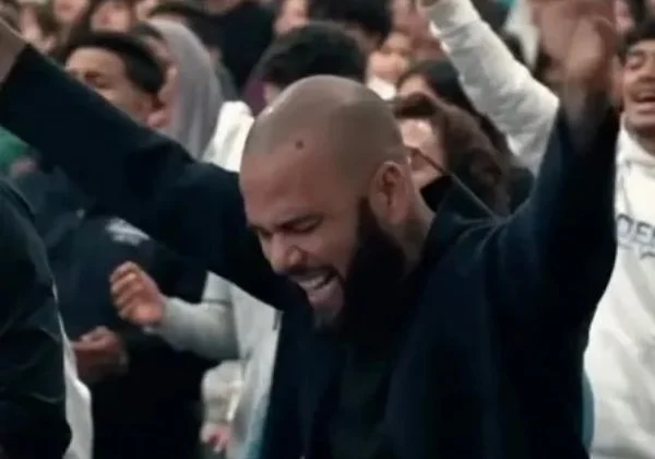 daniel-alves-prega-em-culto-evangelico-e-diz-ter-feito-‘pacto-com-deus’ daniel-alves-prega-em-culto-evangelico-e-diz-ter-feito-‘pacto-com-deus’