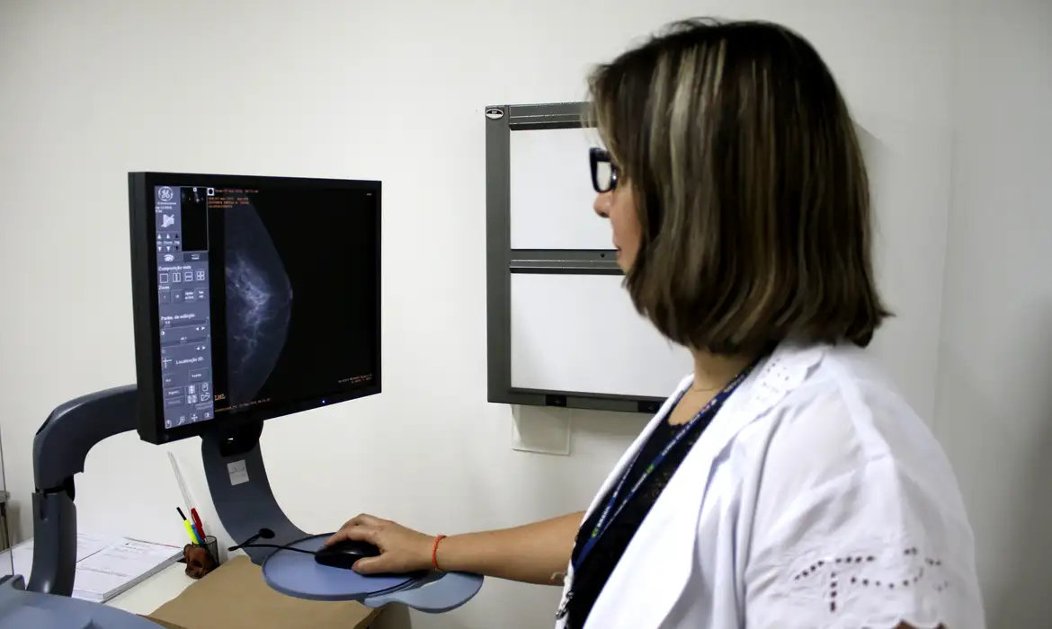 quase-metade-das-mulheres-com-cancer-de-mama-enfrenta-dificuldades-financeiras quase-metade-das-mulheres-com-cancer-de-mama-enfrenta-dificuldades-financeiras