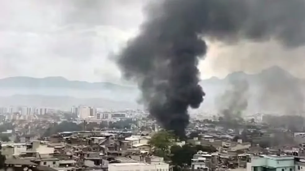 operacao-da-pm-do-rj-contra-cv-tem-barricadas,-bombas-lancadas-por-drones-e-5-mortos operacao-da-pm-do-rj-contra-cv-tem-barricadas,-bombas-lancadas-por-drones-e-5-mortos