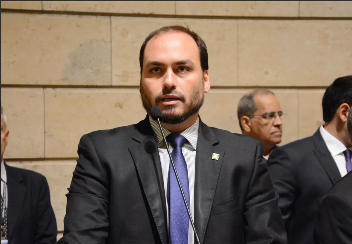 carlos-bolsonaro-anuncia-pre-candidatura-ao-senado-por-santa-catarina carlos-bolsonaro-anuncia-pre-candidatura-ao-senado-por-santa-catarina