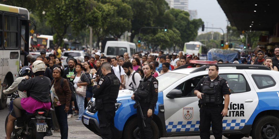 acao-no-rj-e-cortina-de-fumaca-e-expoe-populacao,-dizem-especialistas acao-no-rj-e-cortina-de-fumaca-e-expoe-populacao,-dizem-especialistas