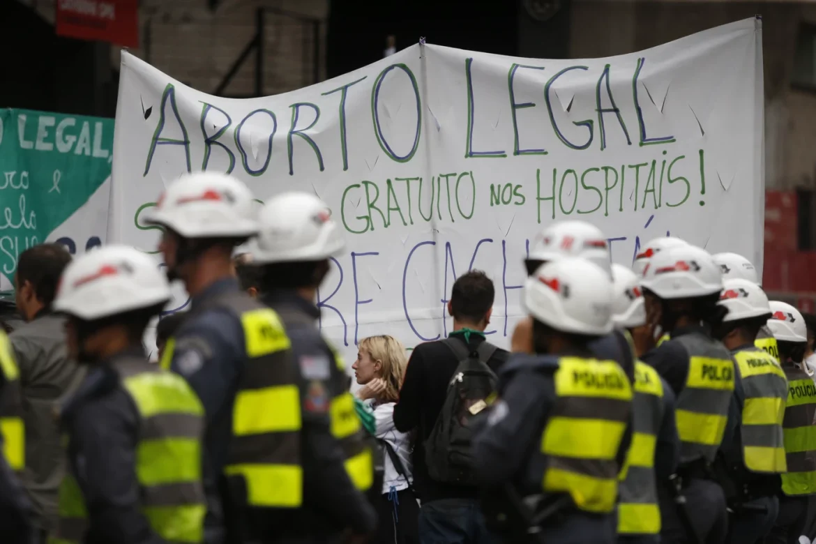 aborto:-por-que-a-espanha-avanca-e-o-brasil-caminha-para-mais-restricoes?