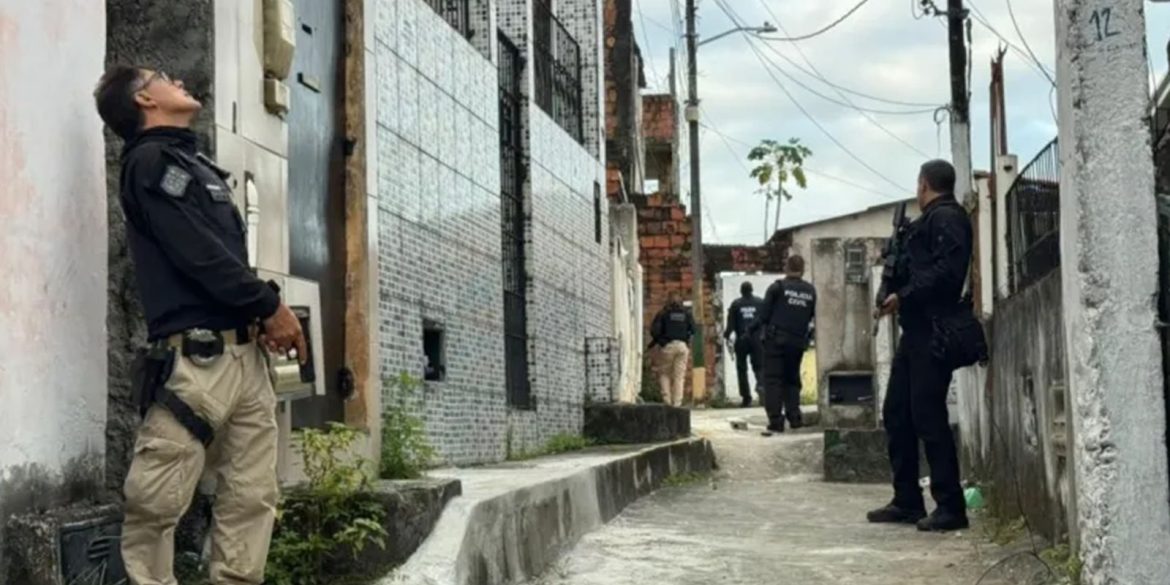 acao-contra-o-comando-vermelho-prende-35-na-bahia;-1-pessoa-foi-morta