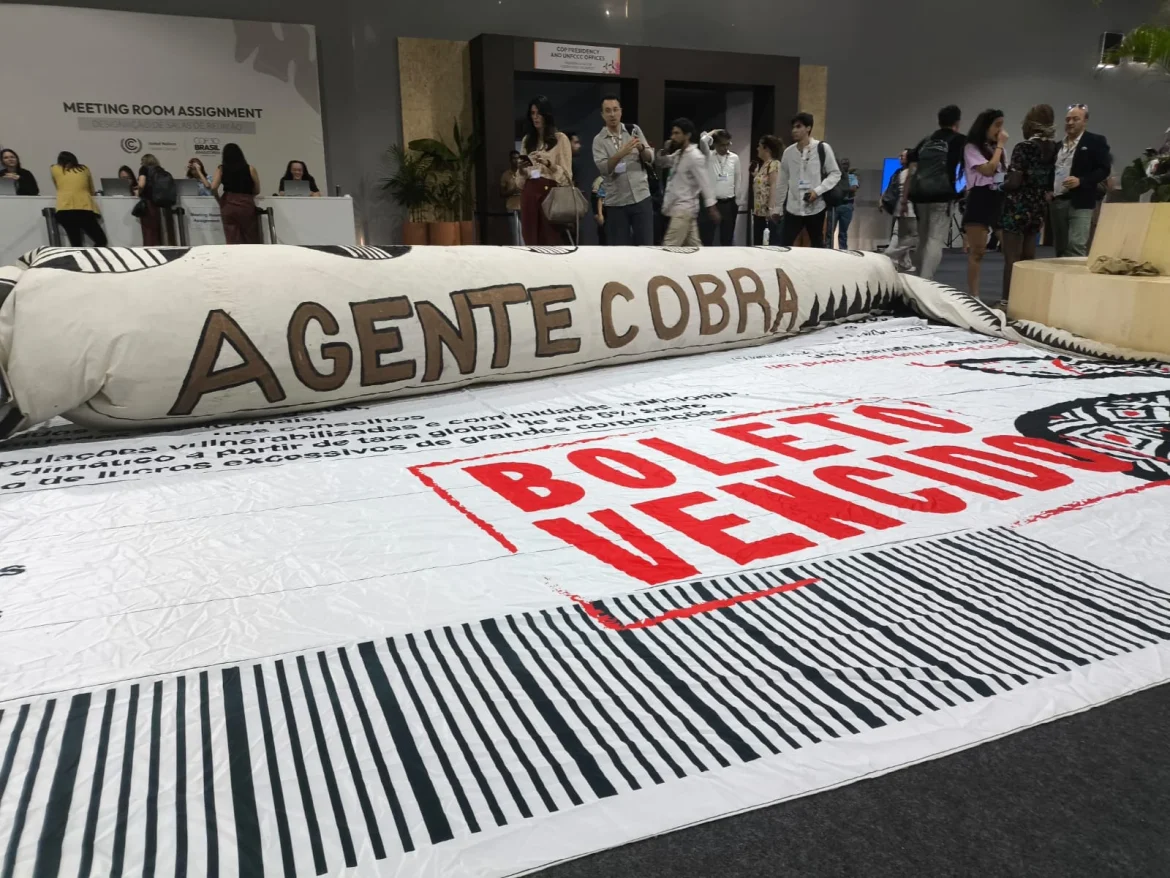 manifestantes-levam-‘boleto-bancario’-para-cobrar-compromissos-de-paises-ricos-na-cop